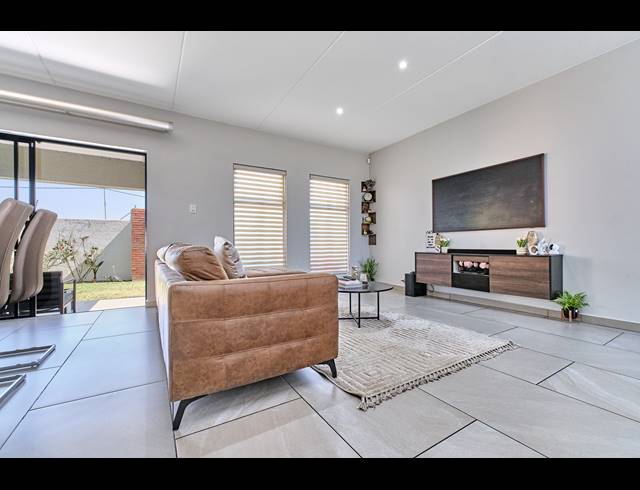 3 BEDROOM DUPLEX FOR SALE IN CROWTHORNE AH